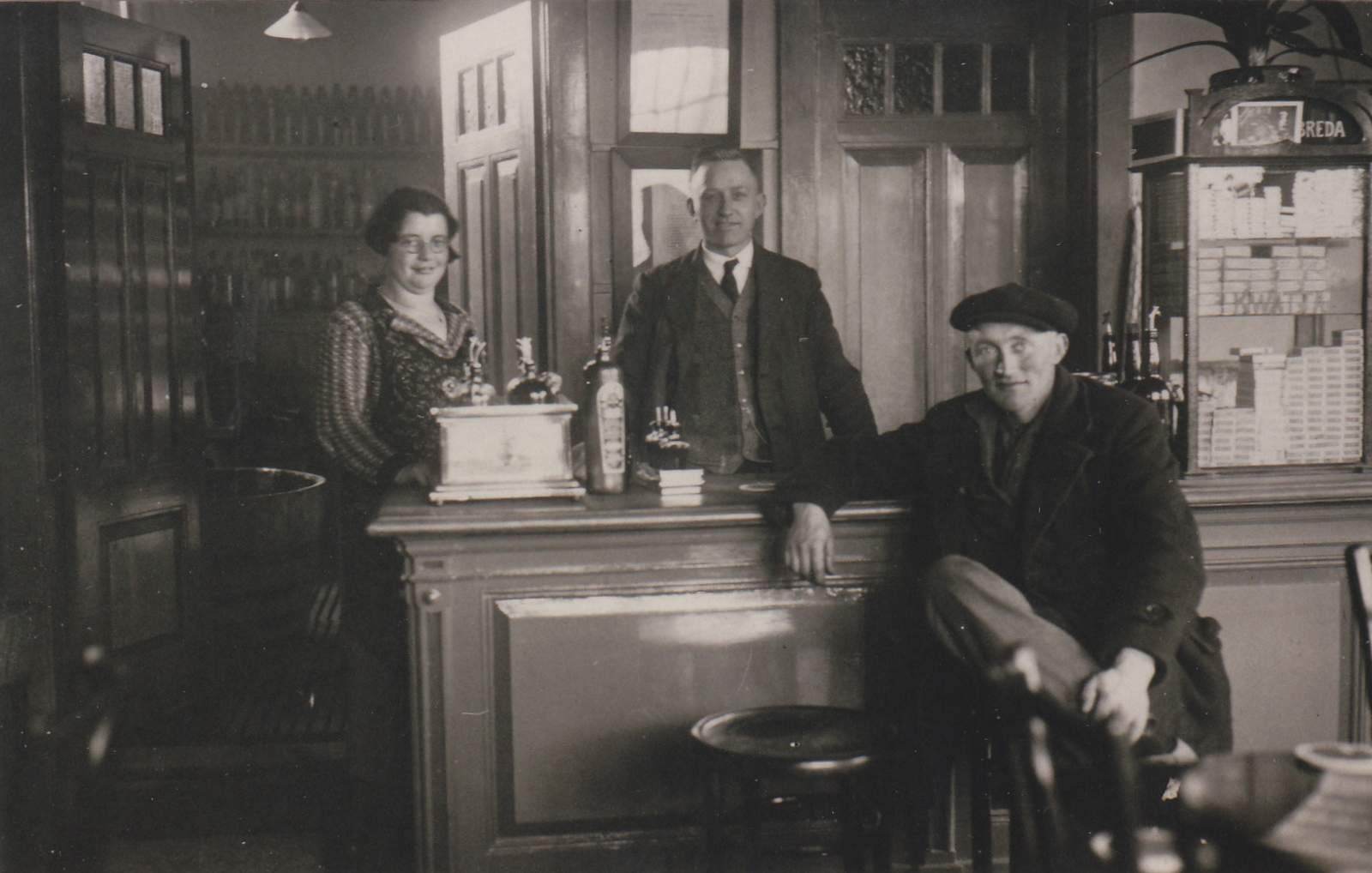 021-174 - Industrieweg - Cafe van Zessen - 1932.jpg