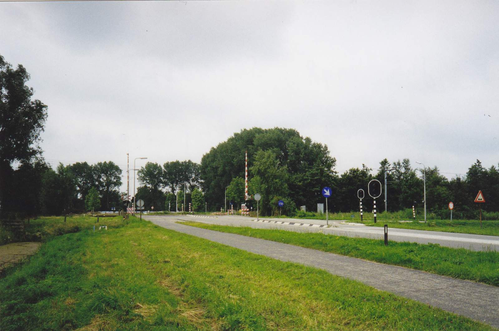 025-155a - Stationsweg - Prov.weg N 482.jpg