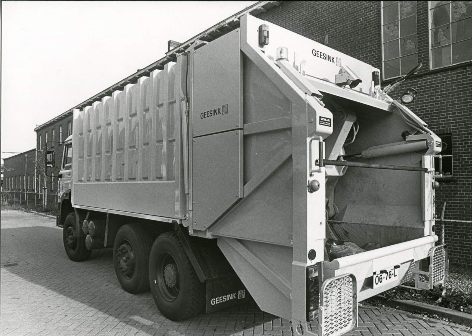 056-137 - Gemeentelijke vuilniswagen Sliedrecht.jpg