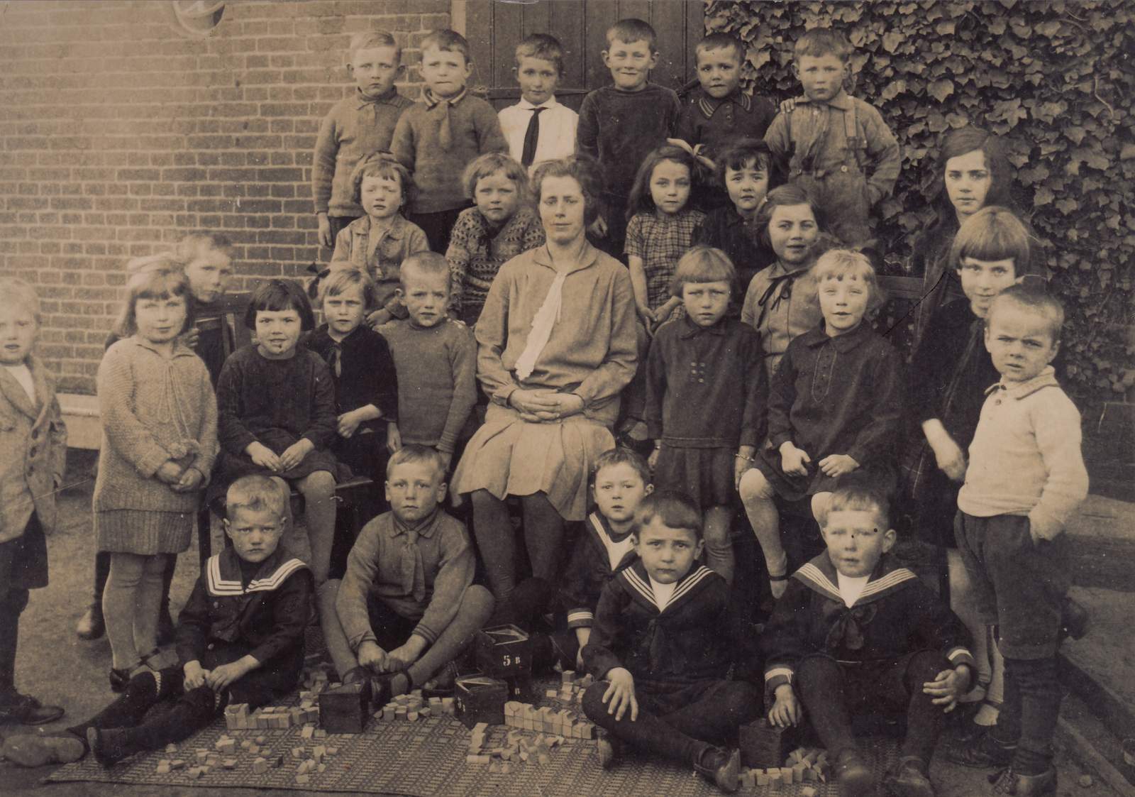 067-106 - Kleuterschool - Rijsdijkstoep - 1929.jpg