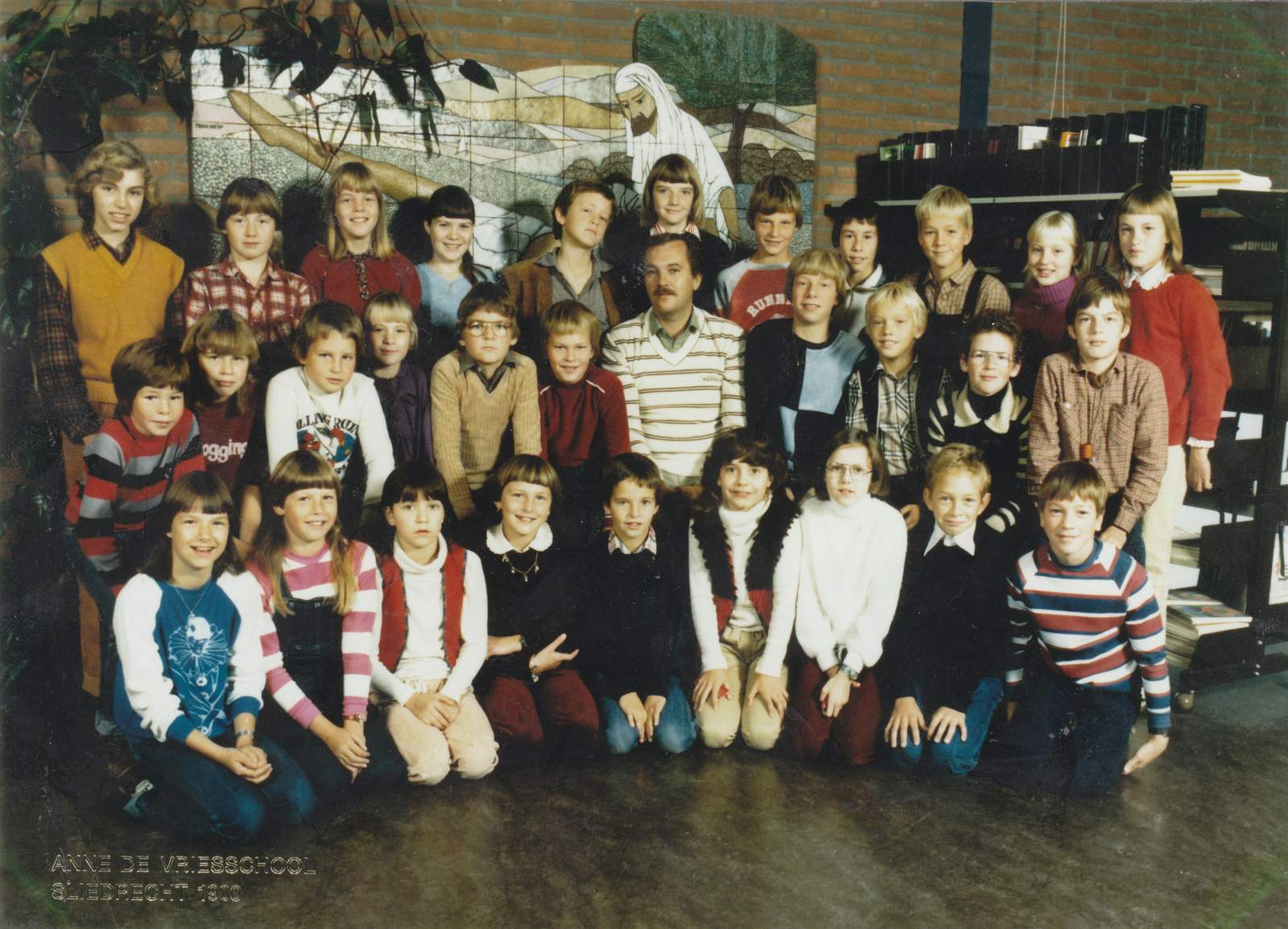 068-105 - Anne de Vriesschool - 1980.jpg