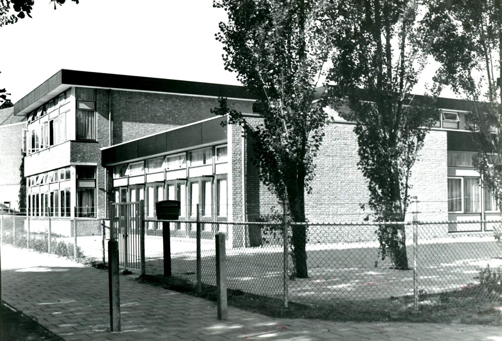 069 -153 - Joh. Calvijnschool - 1974.jpg